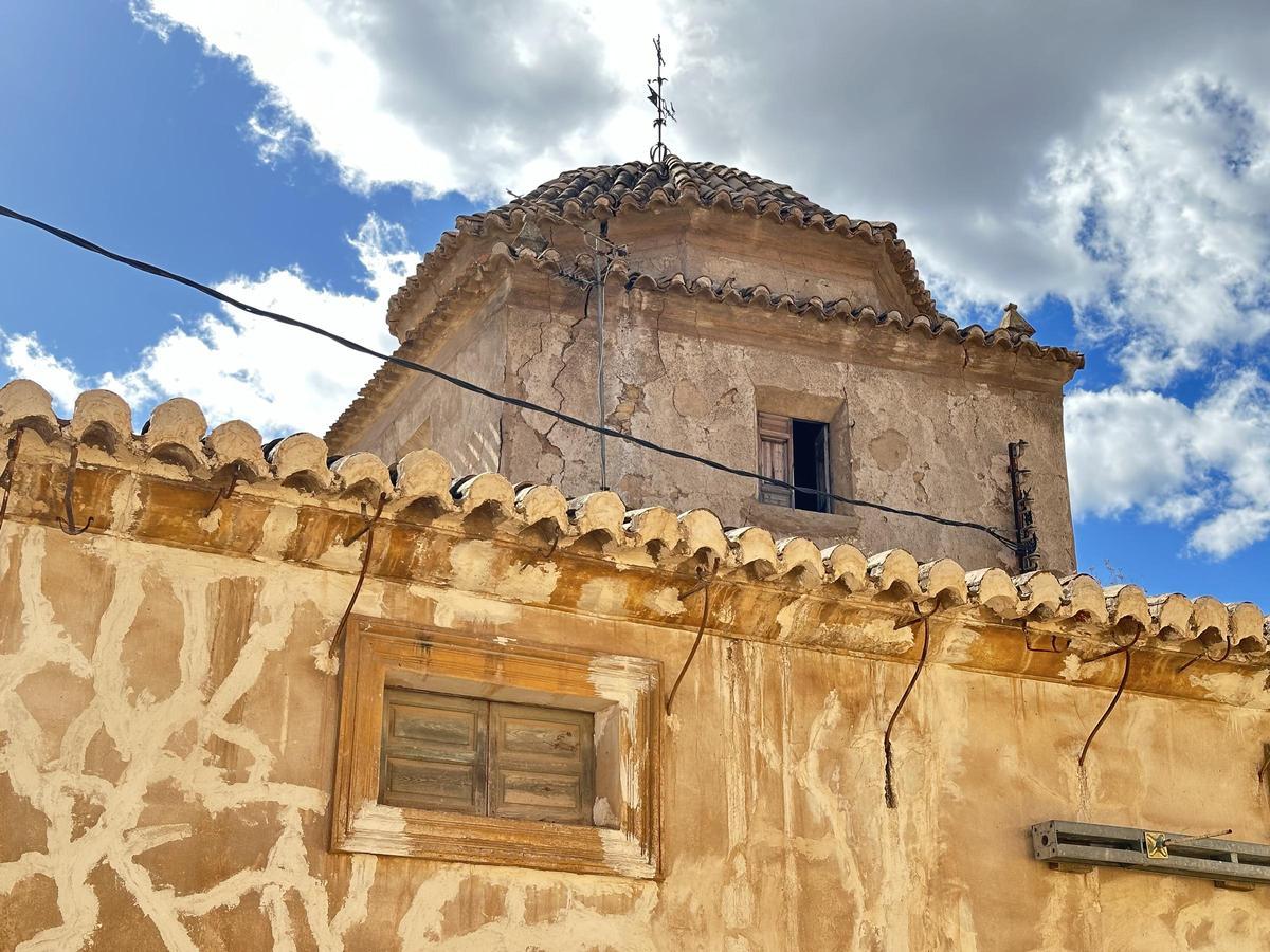 Estado actual del torreón de la Casa de los Guevara, en visible mal estado.