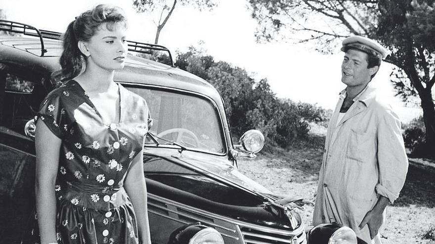 Sophia Loren con Mastroianni en ‘La ladrona, su padre y el taxista’, de Alessandro Blasetti (1954).