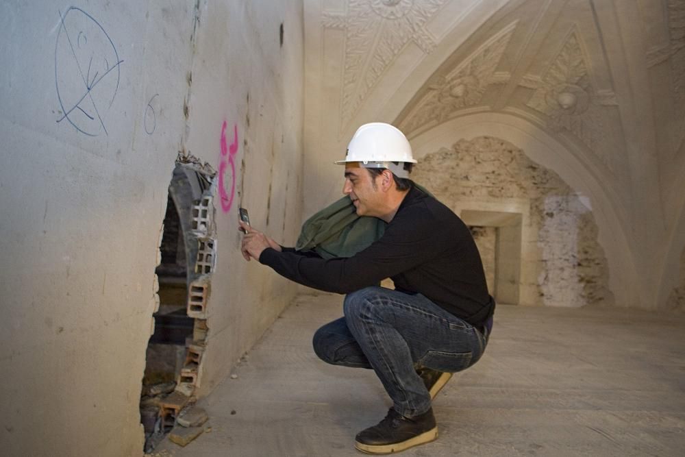 Visita de la alcaldesa de Gijón y los portavoces municipales a las obras de Tabacalera