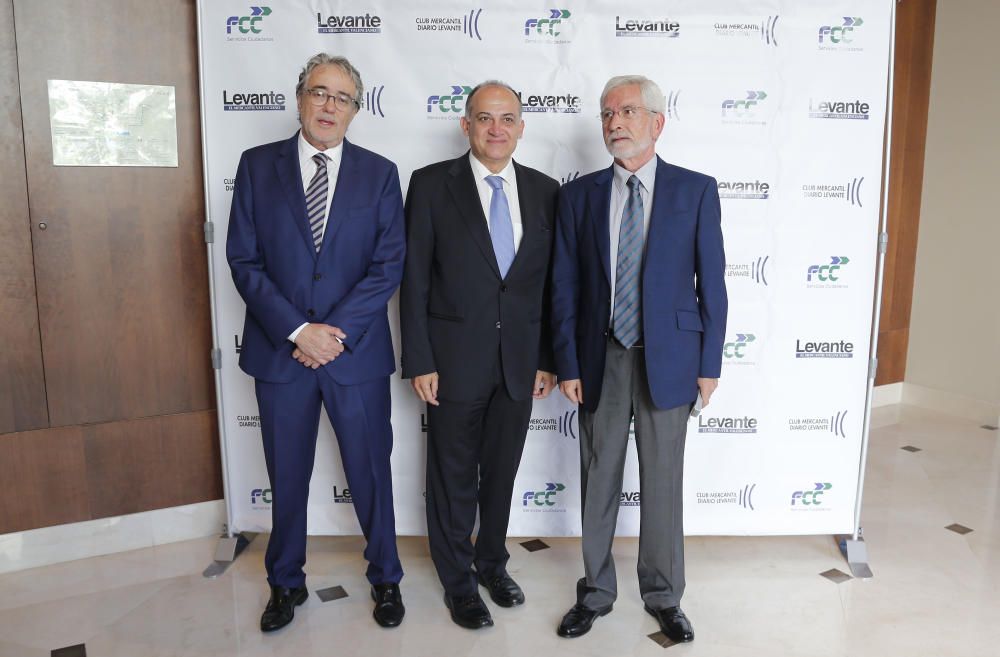 Asistentes a la conferencia patrocinada por Levante-EMV y FCC