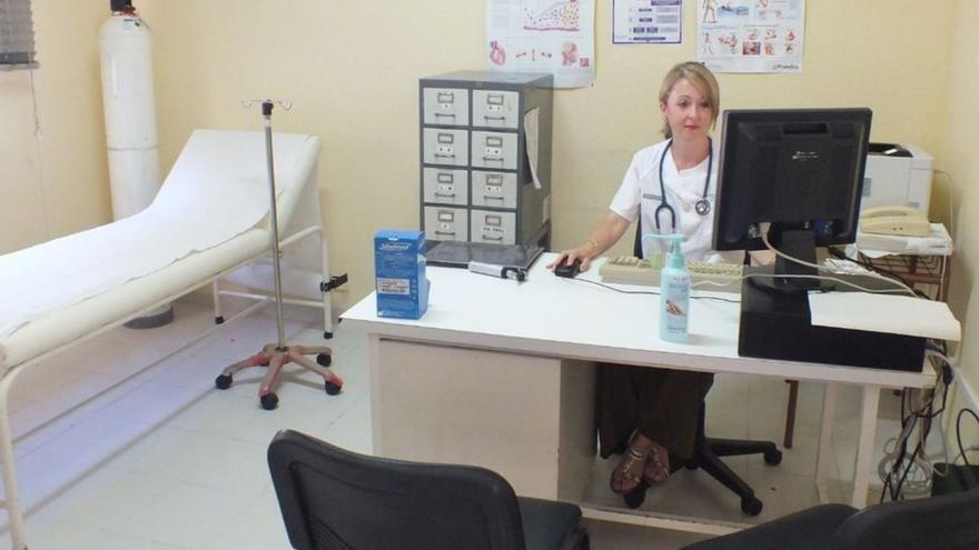 Una doctora presta ya servicio en el consultorio de la playa de Almassora.  | MEDITERRÁNEO