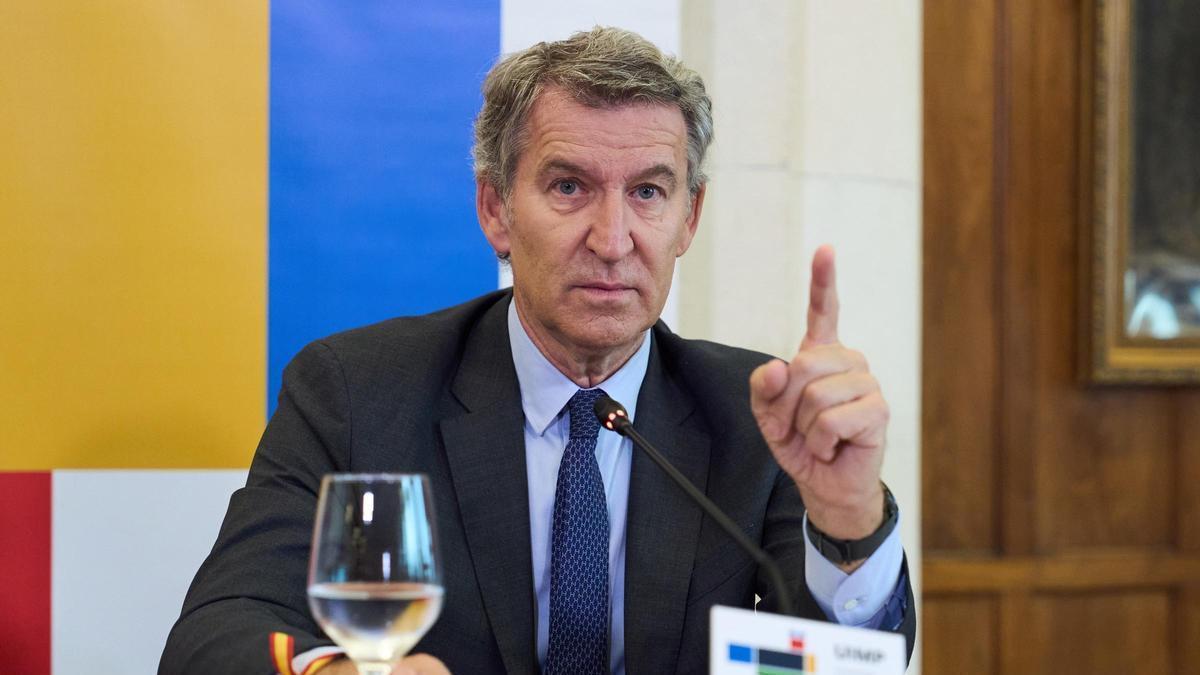 Feijóo: "Dar un pasaporte español es un acto de enorme trascendencia"