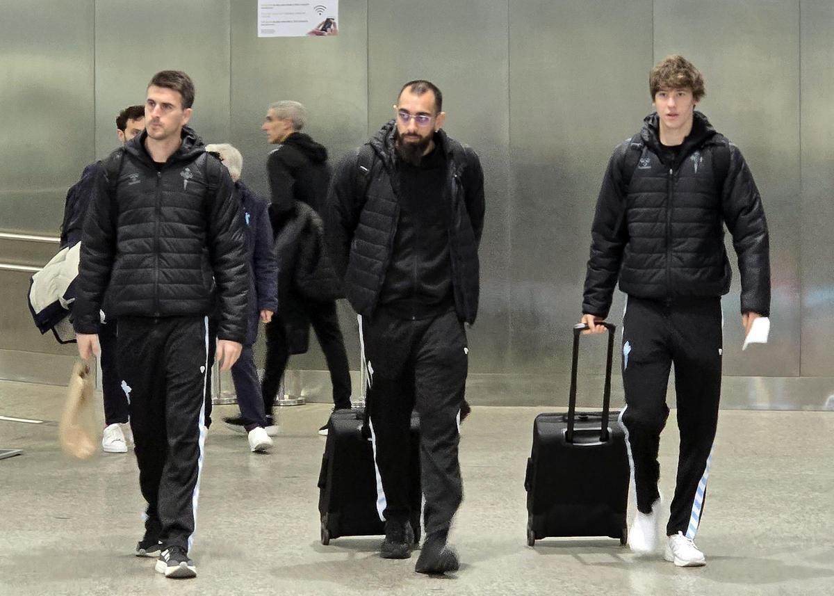 La expedición del Celta pone rumbo a Belgrado desde el aeropuerto de Vigo La expedición del Celta pone rumbo a Belgrado desde el aeropuerto de Vigo