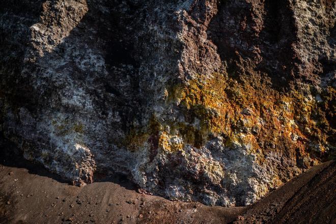 Visita al cono volcánico del Tajogaite