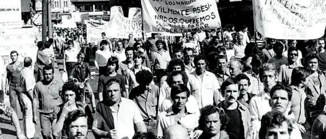 Manifestación de marineros tras el atentado al pesquero ‘Cruz del Mar’. | | E.D.