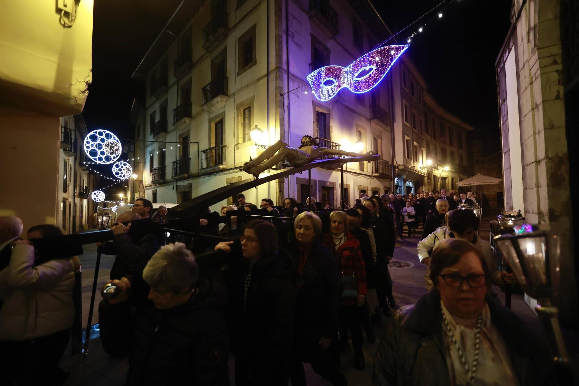 EN IMÁGENES: Vía Crucis de la Junta de Hermandades y Cofradías de Oviedo