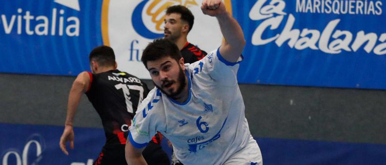 Carlos García celebra un gol ante el Lanzarote. |