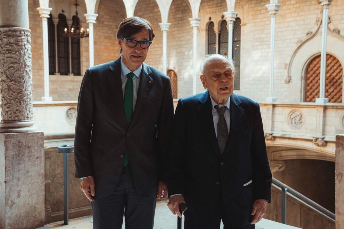 El president de la Generalitat, Salvador Illa, rep l'expresident Jordi Pujol aquest dimarts al Palau de la Generalitat