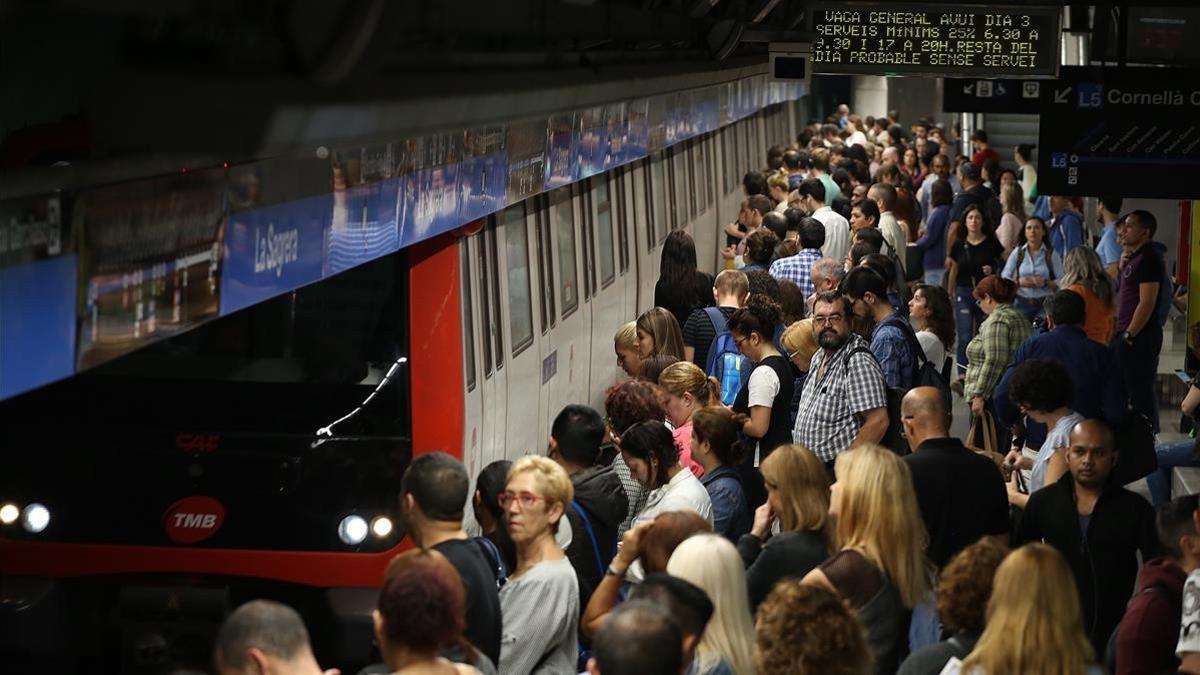 Estación de la Sagrera durante la jornada de huelga.