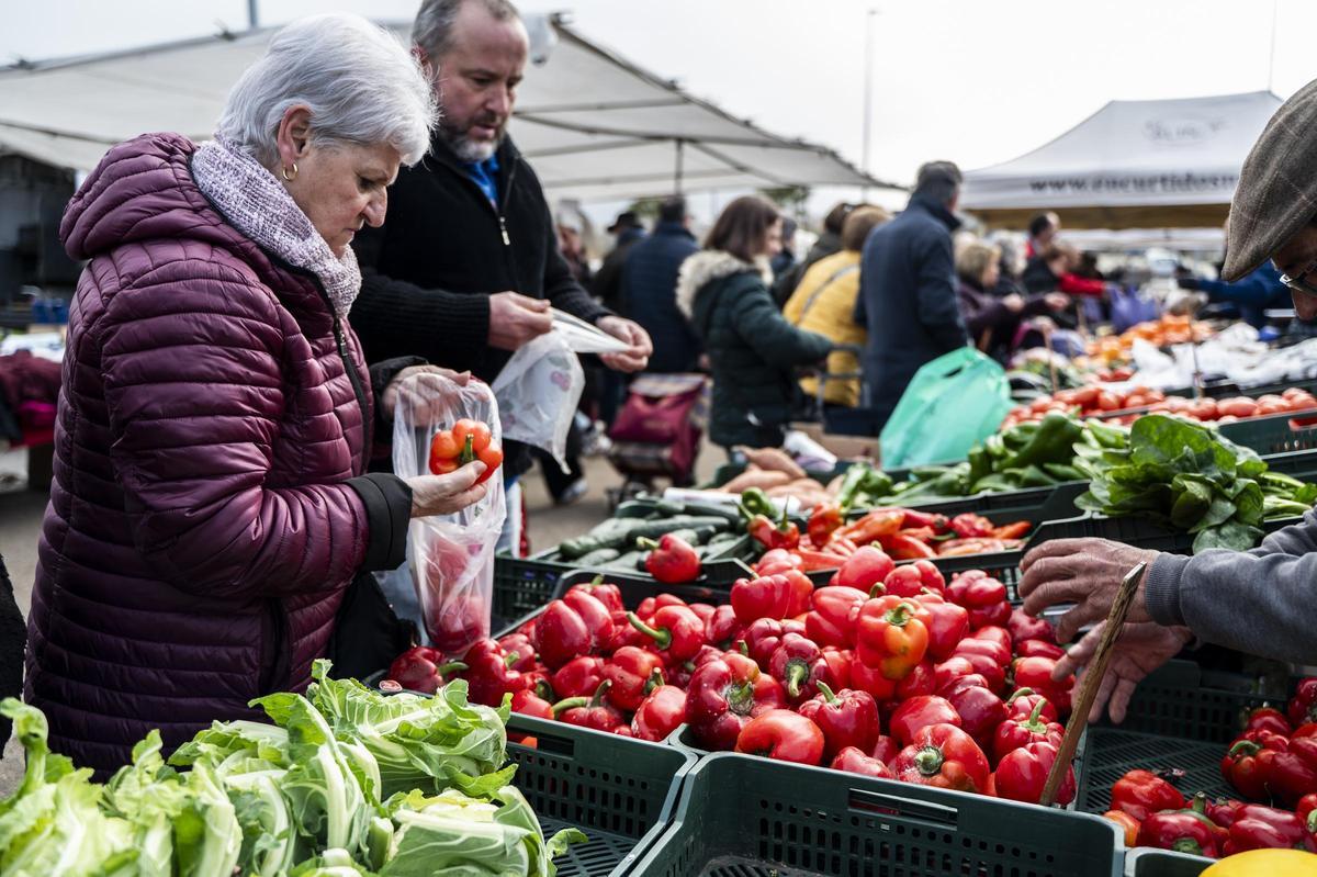 Los vendedores del mercado franco de Cáceres muestran su descontento ante la negativa municipal a celebrar dos jornadas extraordinarias Los vendedores del mercado franco de Cáceres muestran su descontento ante la negativa municipal a celebrar dos jornadas extraordinarias