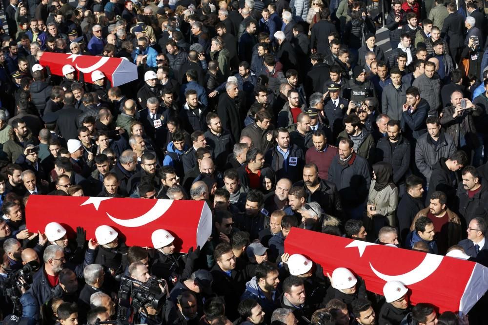 Funeral por las víctimas del atentado en Estambul