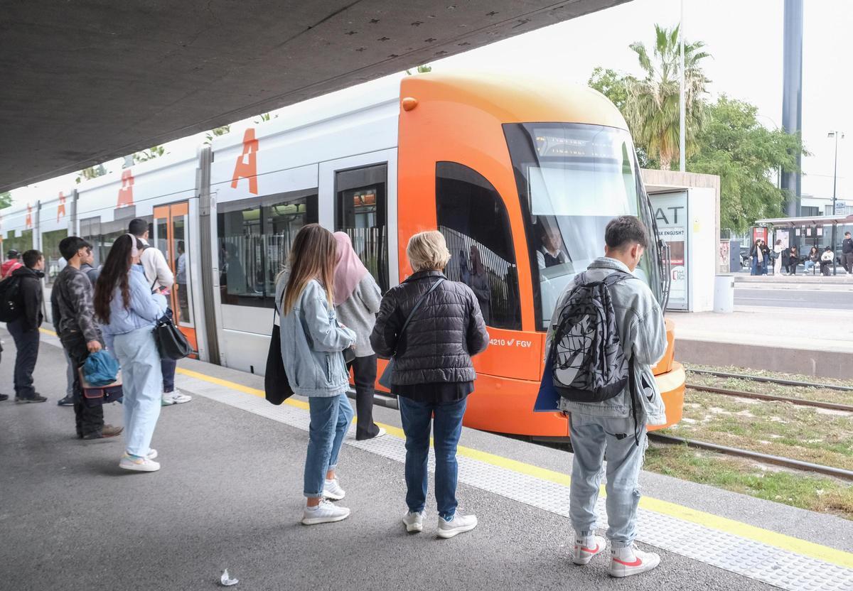 PARADA TRAM DE LA UNIVERSIDAD DE ALICANTE.