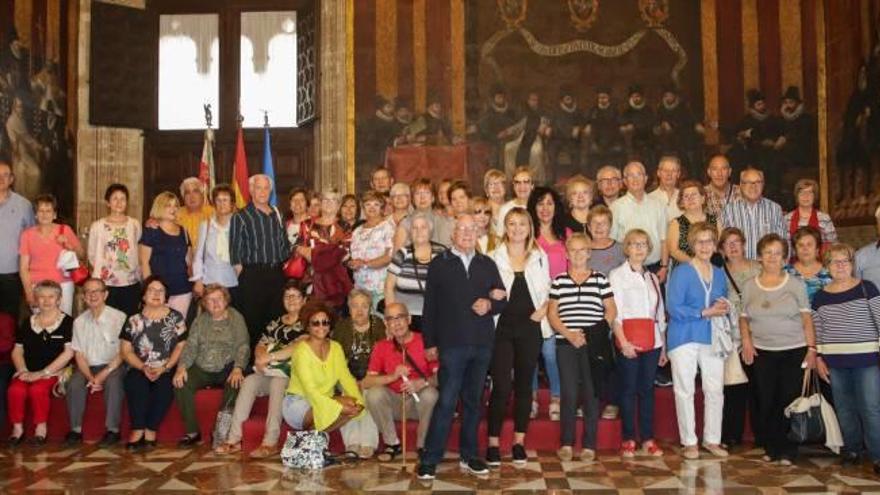 Los jubilados  de Xàtiva visitan  la Generalitat