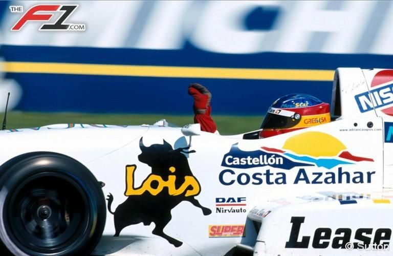 Superdeporte fue patrocinador de Alonso en sus inicios (El logo de SUPER está en la parte baja del monoplaza)