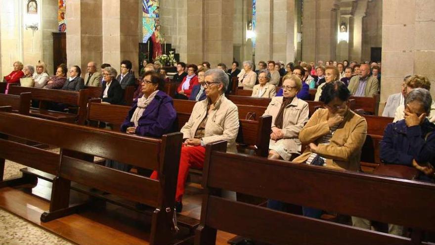 La parroquia de San Paio honró ayer a la Virxe da Estrada con una misa solemne. // Bernabé / Ana Bazal