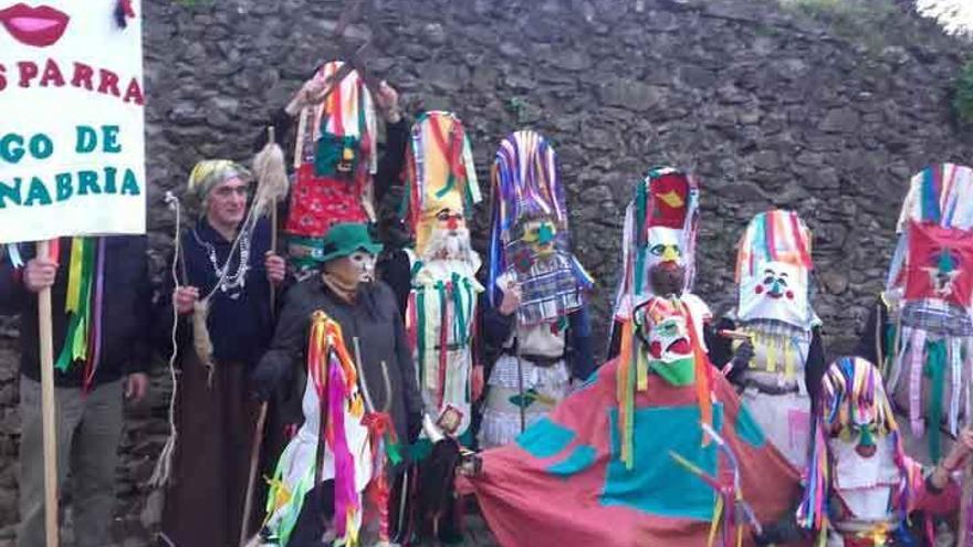 La Visparra de Vigo de Sanabria, en un encuentro de mascaradas en Salas (Portugal)