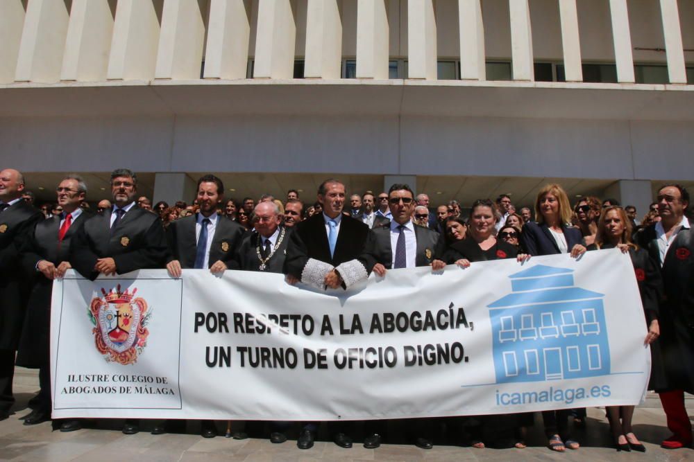 Los abogados malagueños se manifiestan en defensa del turno de oficio