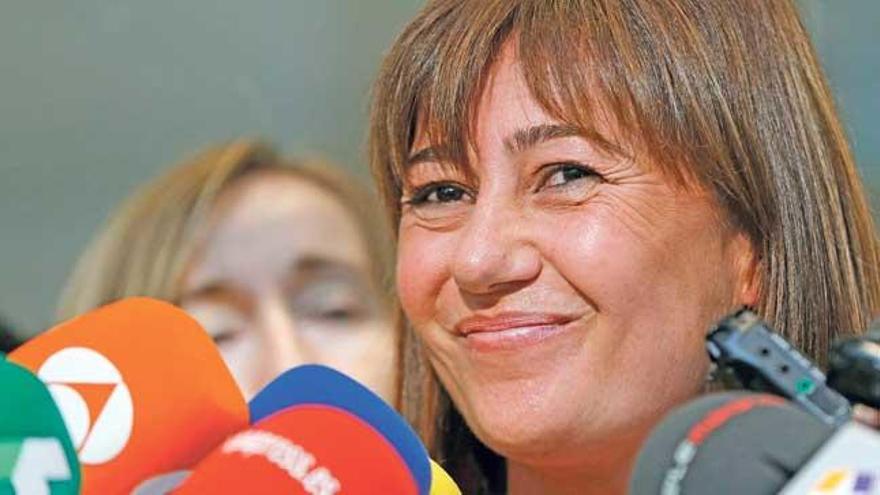 La presidenta del Govern y líder de los socialistas baleares, Francina Armengol, ayer ante la sede del PSOE en Ferraz.