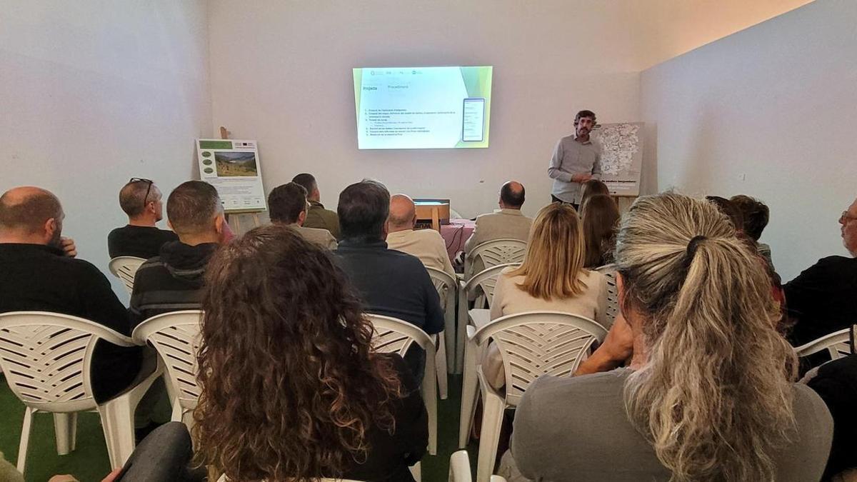 La presentació sobre la xarxa de camins del Berguedà a alcaldes i alcaldesses