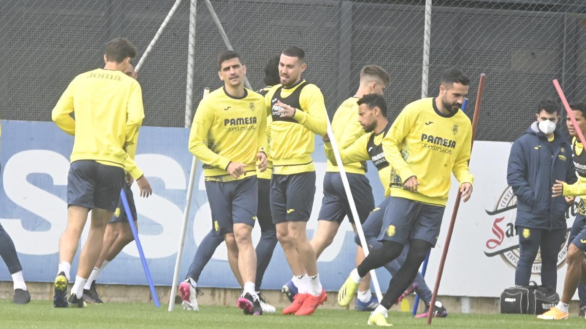 Gerard Moreno, Moi Gómez, Coquelin y Mario, durante el entrenamiento del Villarreal en la Ciudad Deportiva.