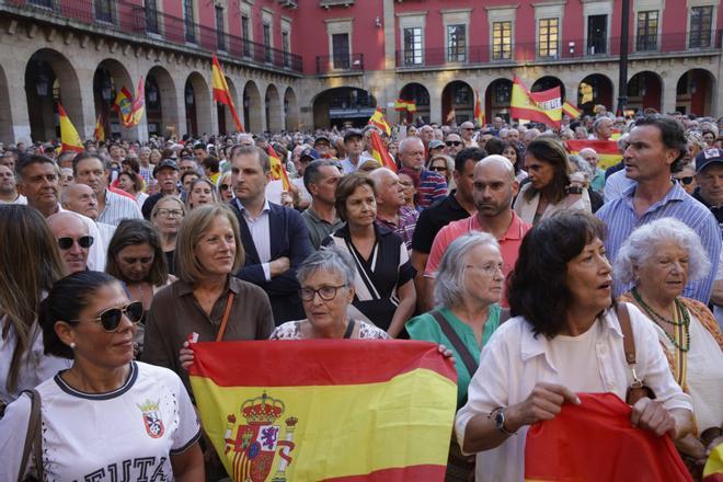 En imágenes: así fue la masiva manifestación en Gijón de apoyo a Ceuta en la plaza Mayor
