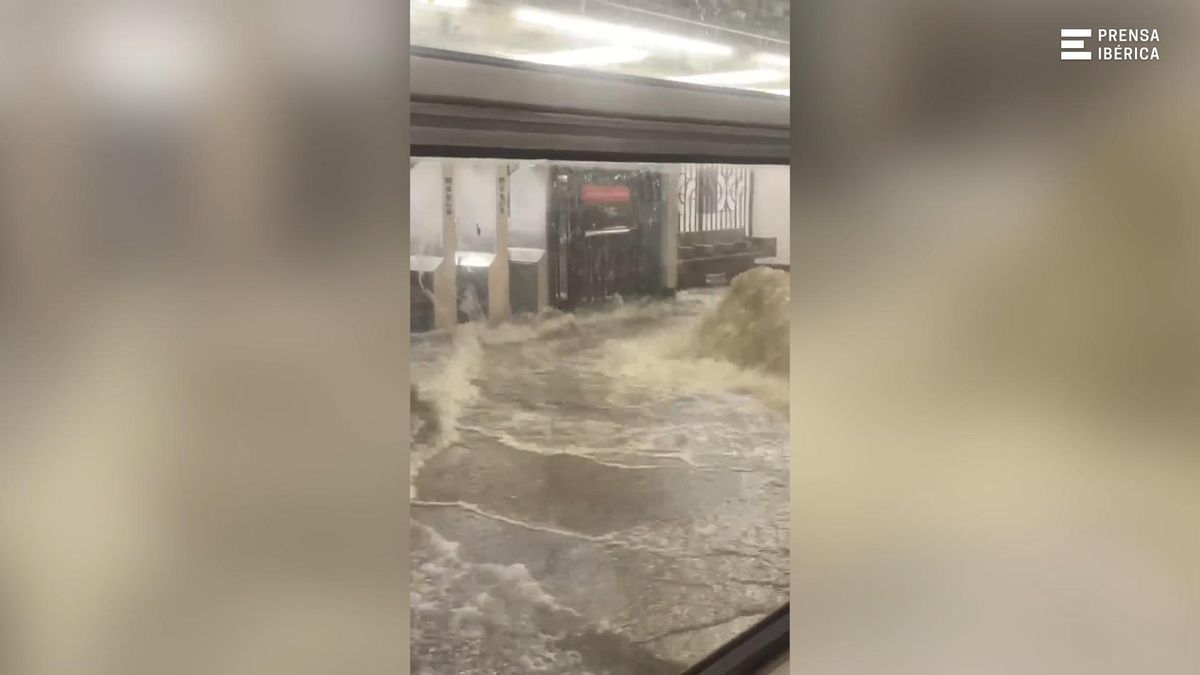 Imatges de les inundacions al metro de Nova York