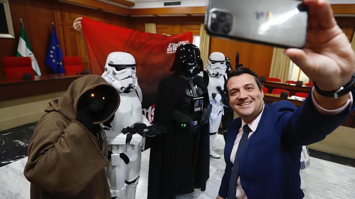 Presentación del desfile de Star Wars en Córdoba con el alcalde José María Bellido