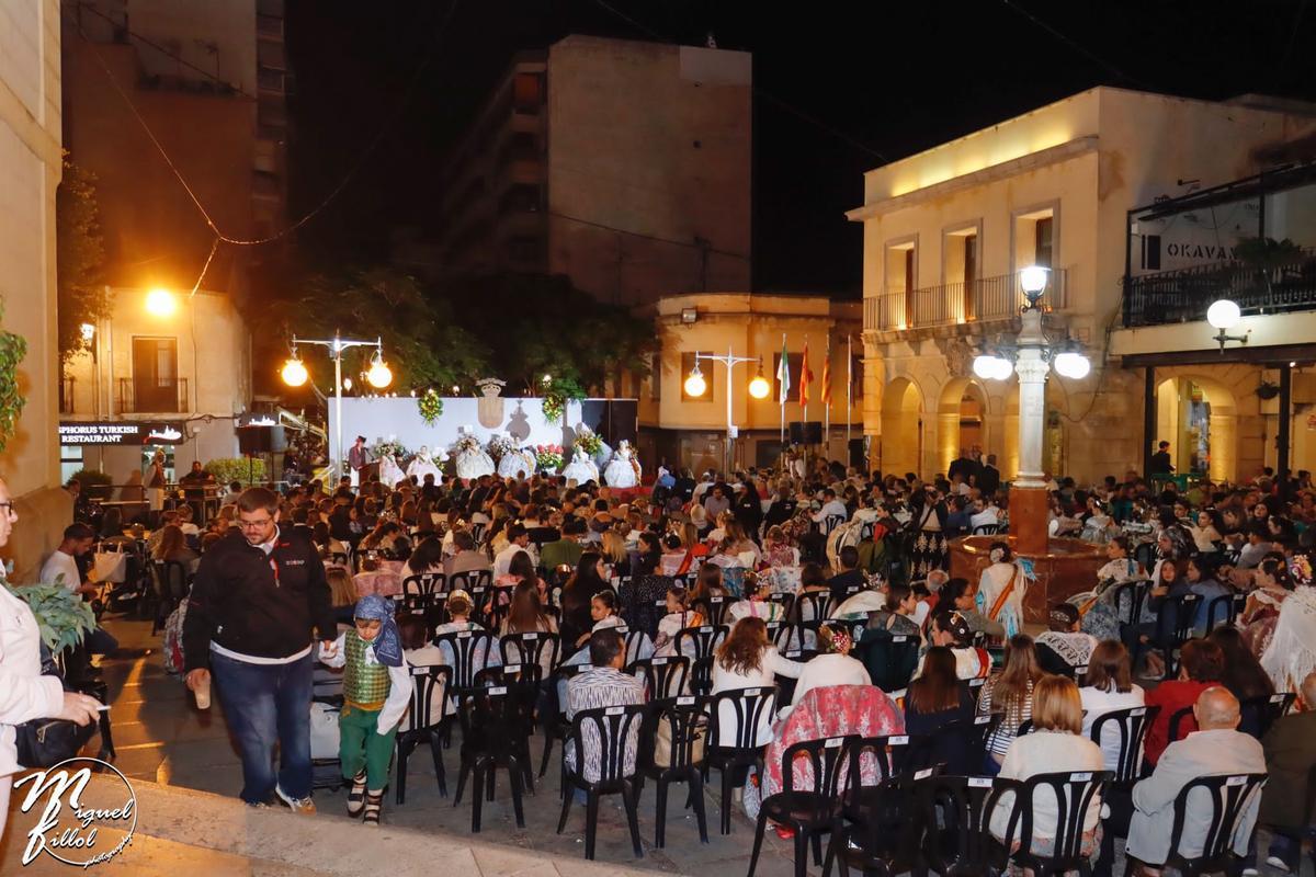 El acto ha tenido lugar en la plaza de España y ha acudido numeroso público.