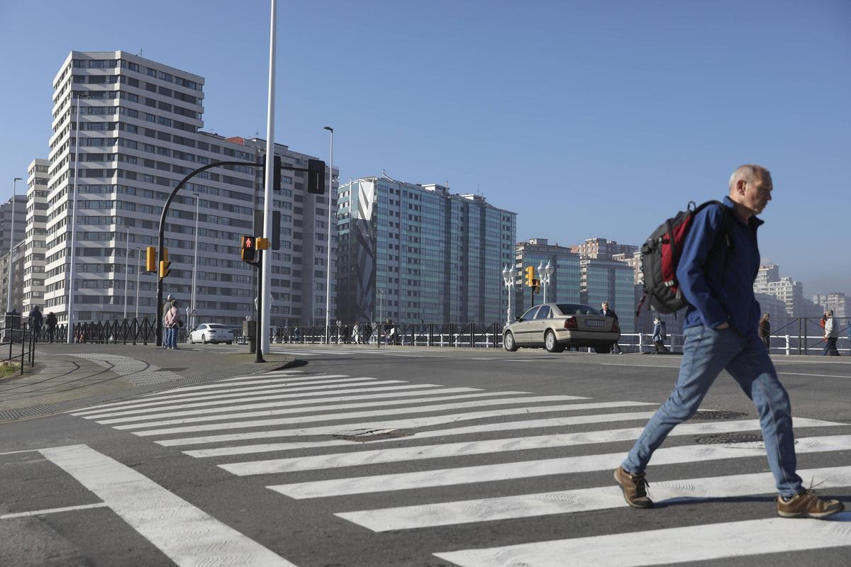 Una vista de las edificios de la fachada marítima del barrio de La Arena.