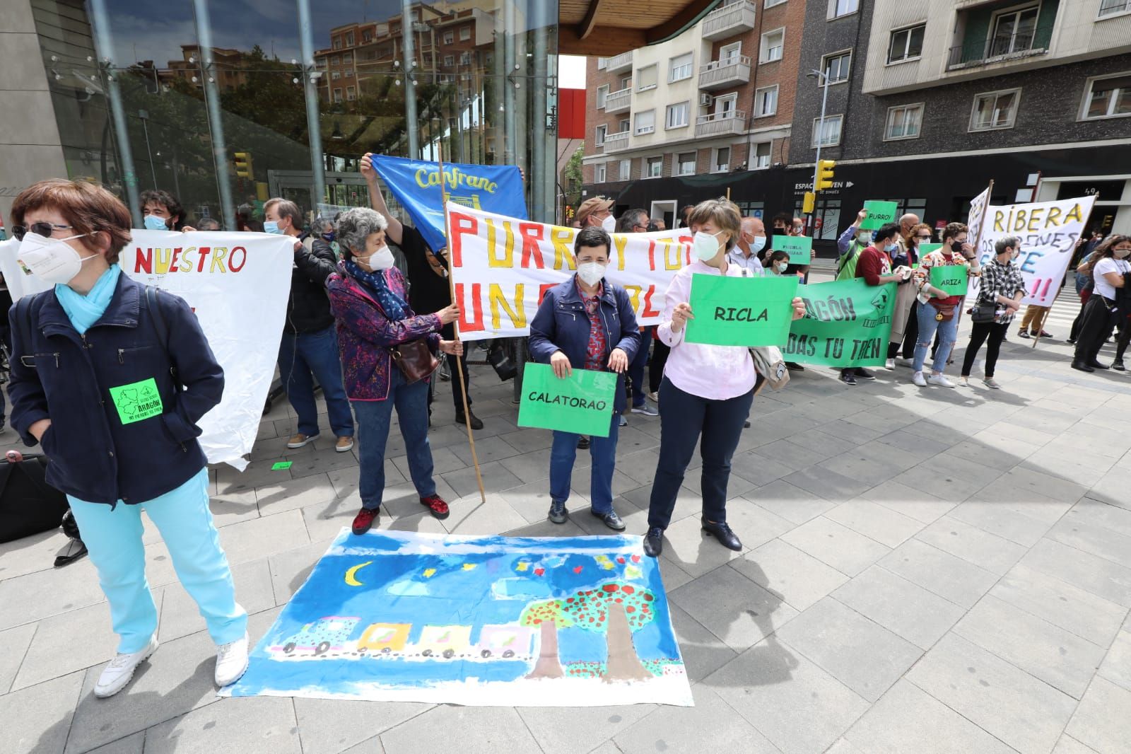 Más de 200 personas se manifiestan para pedir más paradas y frecuencias de tren