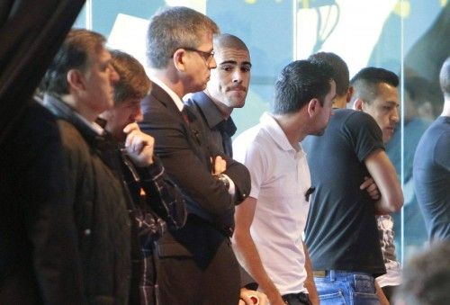 Jugadores y directivos del Barcelona despiden a Tito Vilanova en el Camp Nou