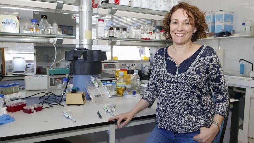 Beatriz Novoa, en su laboratorio de Investigaciones Marinas. // Alba Villar