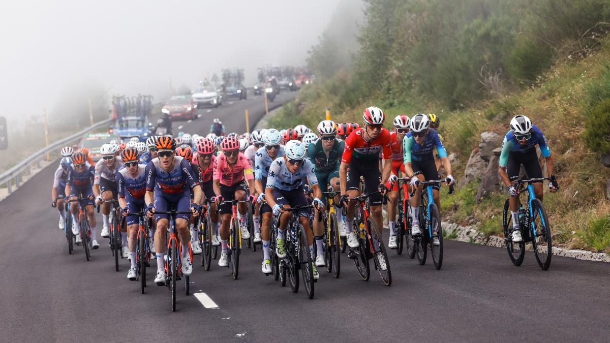 El pelotón, durante una de las etapas de la anterior edición de la Vuelta a España