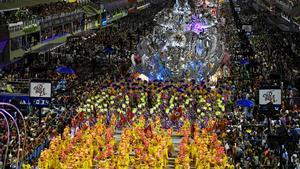 Uno de los desfiles masivos del Carnaval de Río, en febrero del 2020.