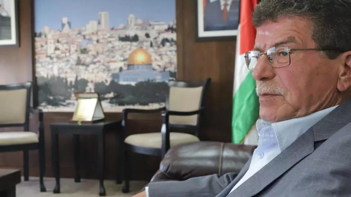 Qadura Fares, dirigente histórico de Al Fatah y presidente de la Comisión de Asuntos para los Presos, durante la entrevista.