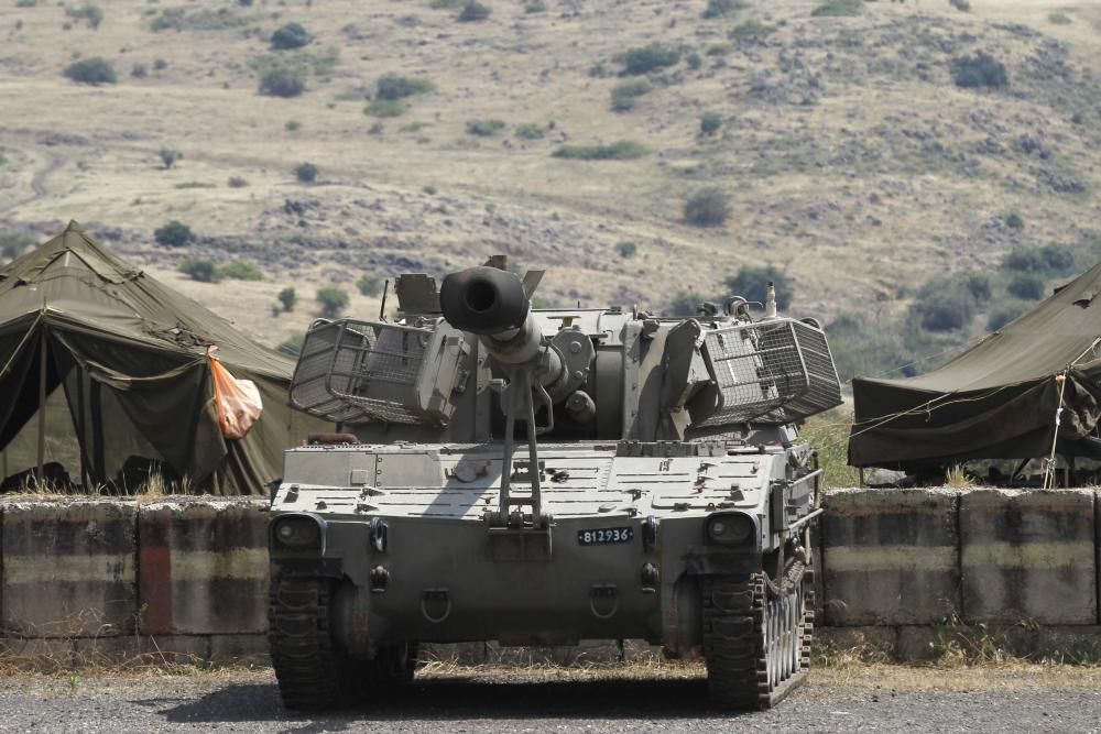 Tanques israelíes, frente a la frontera con Siria.