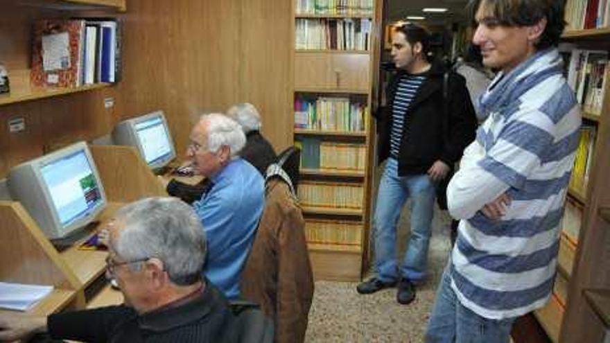 Imagen de una de las clases a los jubilados.