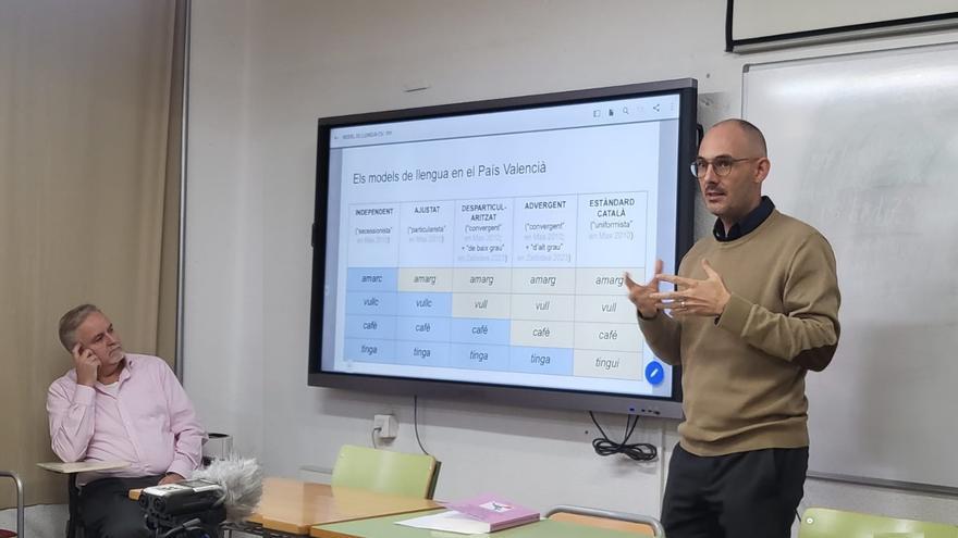 Las propuestas de los filólogos de la &#039;tercera vía&#039; para &quot;revalencianizar&quot; el valenciano