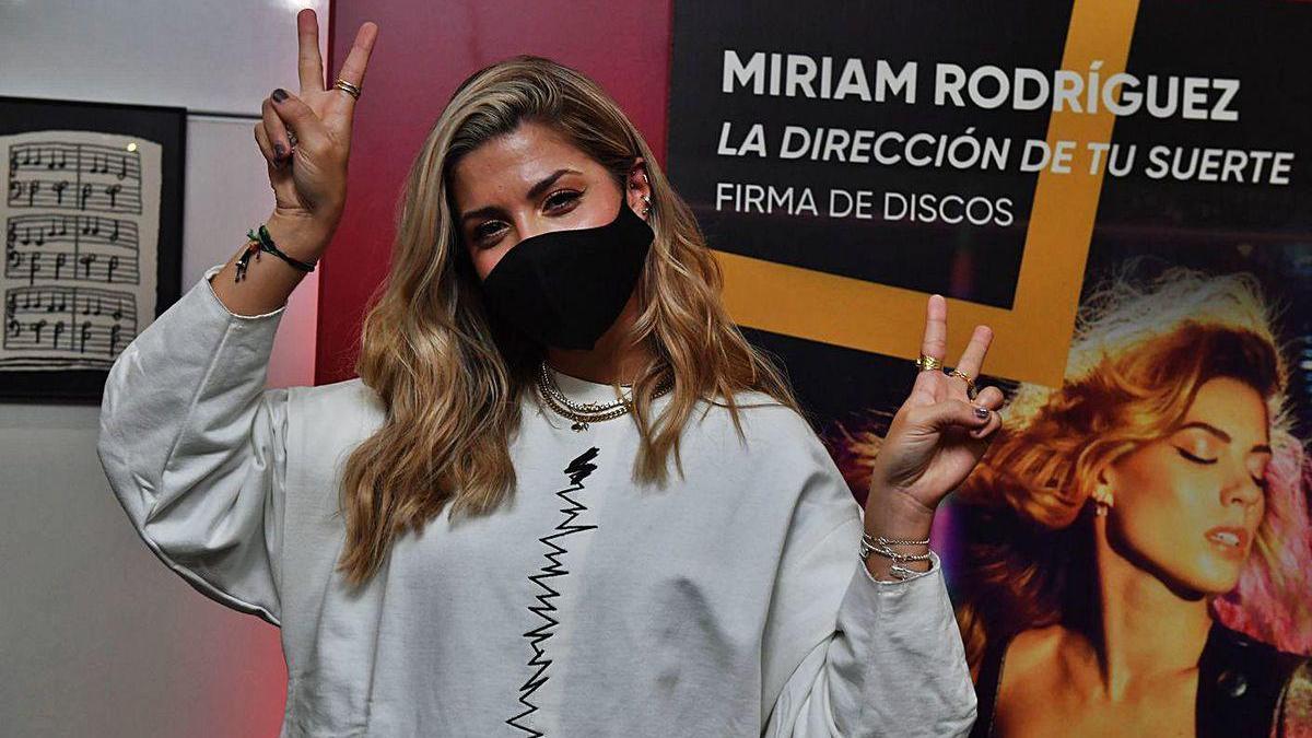 Míriam Rodríguez, ayer, en la firma de su disco en Fnac.