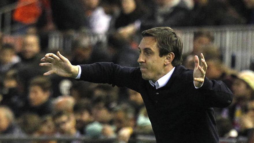 Gary Neville manda un dardo envenenado, ¿contra quién?