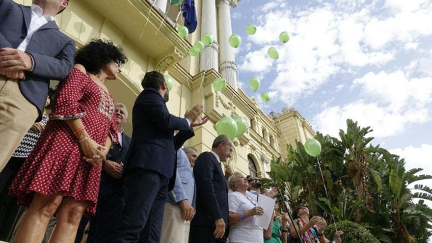 Globos verdes por el Día mundial de la Artritis