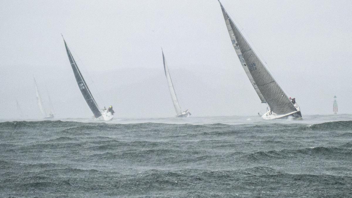 La flota durante un momento de la primera prueba de la Regata de Navidad de Aguete.