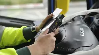 Investigado el conductor de bus escolar por usar la tarjeta de otra persona en el tacógrafo