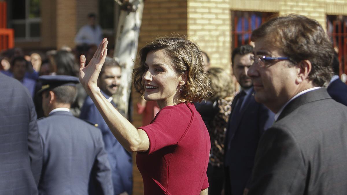 La reina Doña Letizia junto a Fernández Vara en una visita a Cáceres en 2015.
