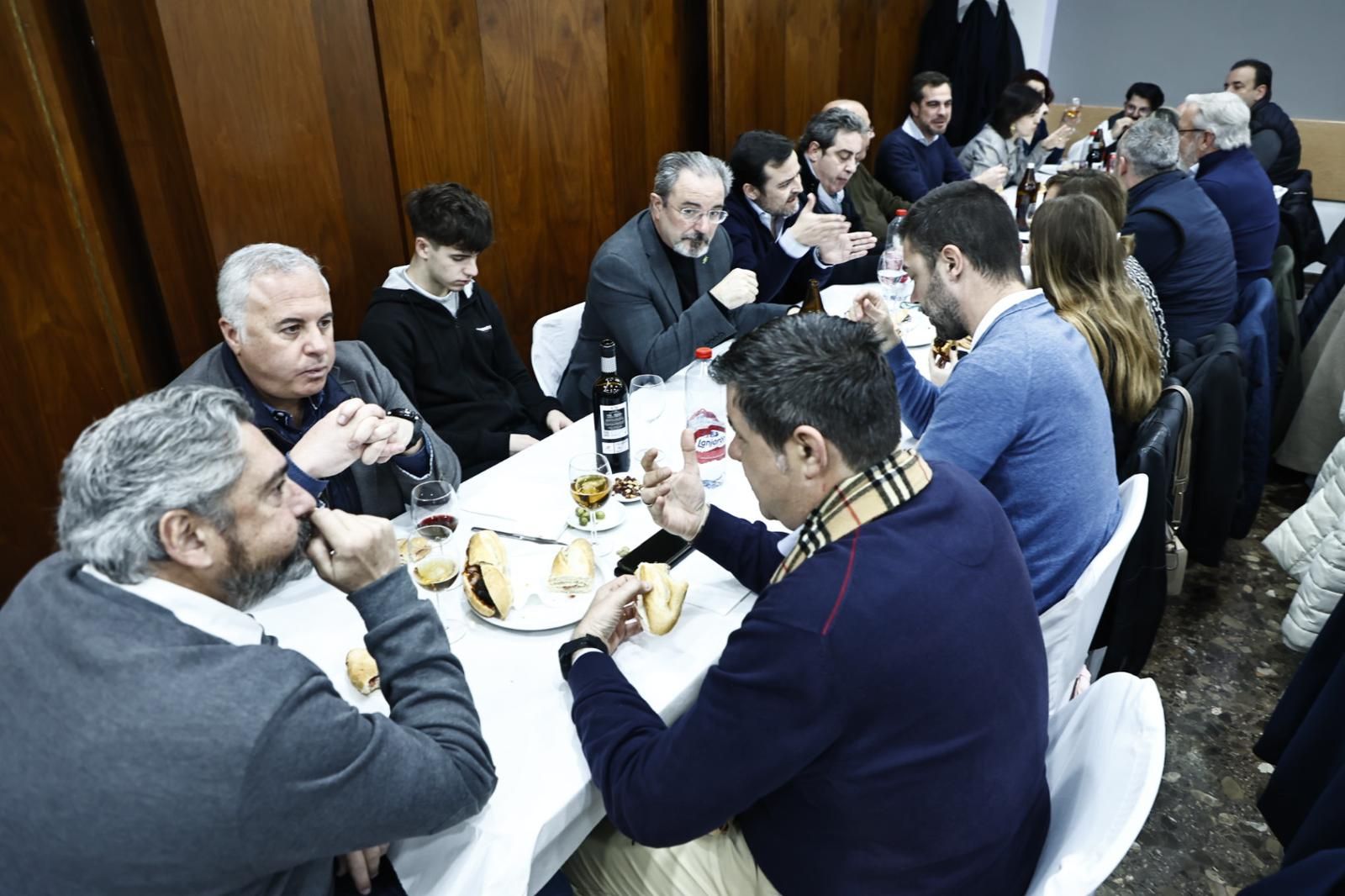 Almuerzo y paseíllo del PP y Vox en la Feria de Sant Blai en Torrent