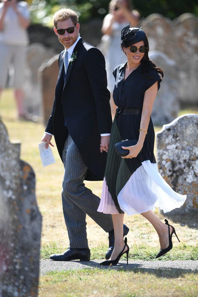 El Príncipe Harry junto a Meghan Markle en la boda de Charlie van Straubenzee y Daisy Jenks