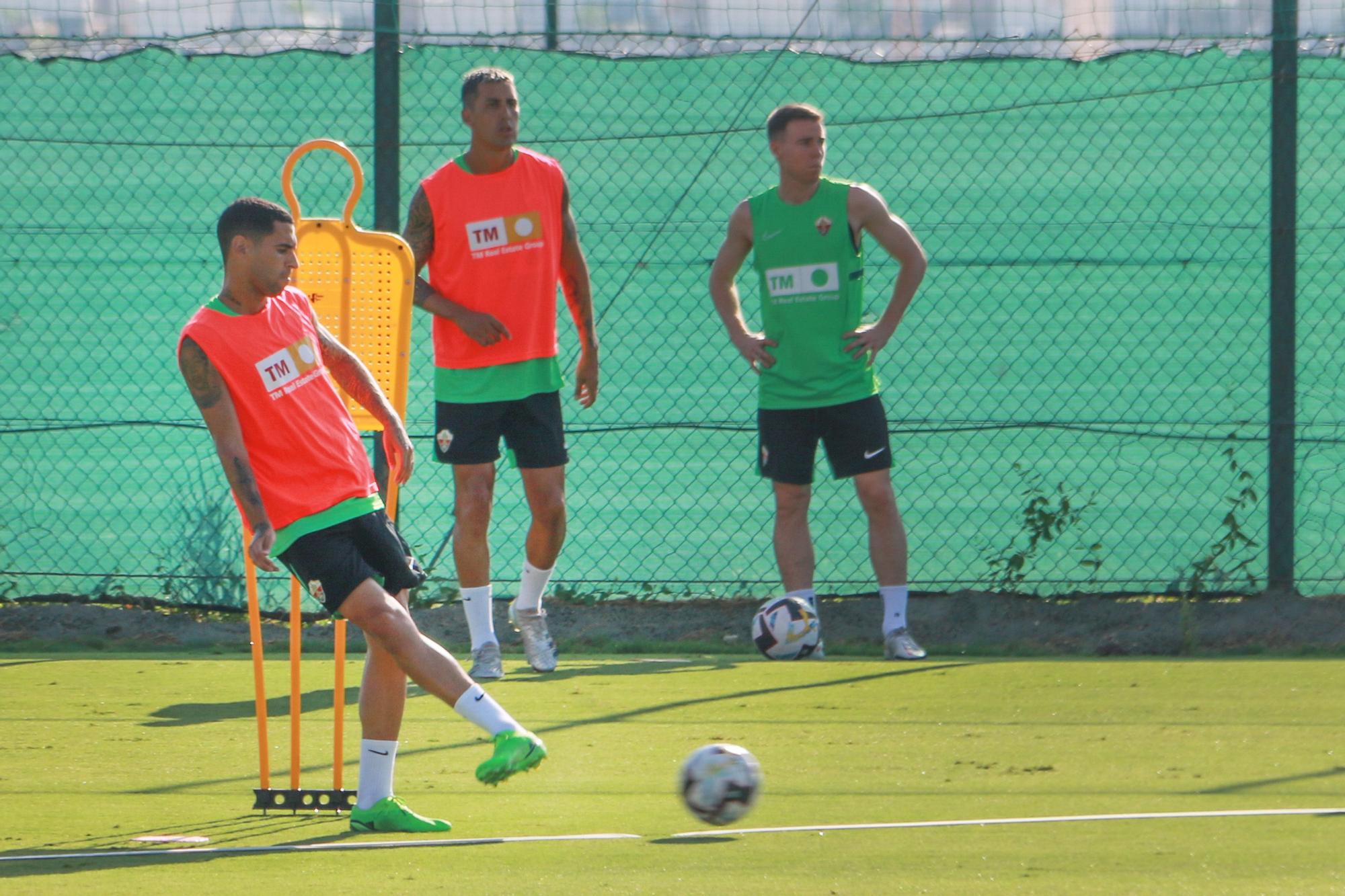 Entrenamiento del Elche CF en La Finca Golf Resort en Algorfa