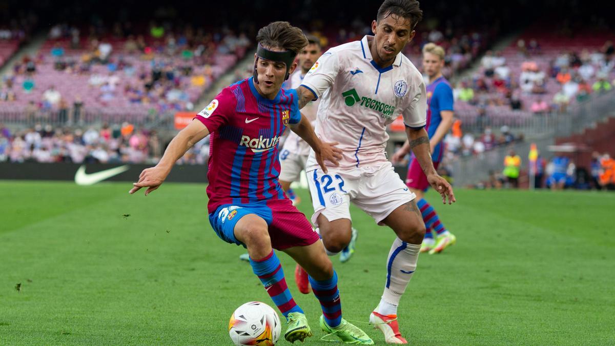 Gavi, durante su debut con el primer equipo del Barça