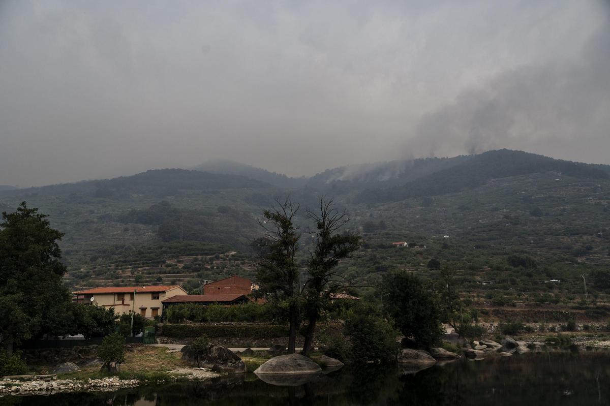 Fotogalería | Séptimo día del fuego de Jarilla, desde diferentes zonas: la vida en los pueblos, el ambiente y las llamas