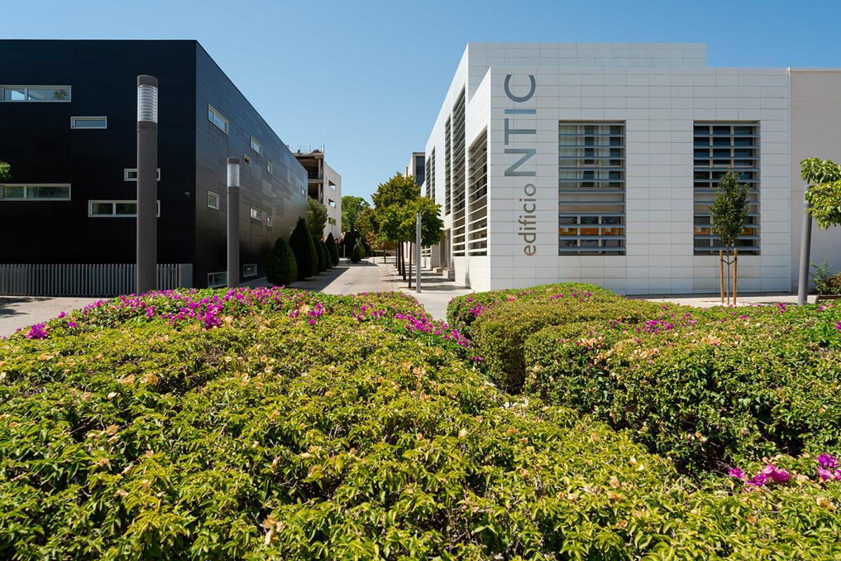 El Parc Bit cuenta con más de 100 empresas y 3.500 profesionales vinculados a sectores como la digitalización, el software, la biotecnología o la industria audiovisual.